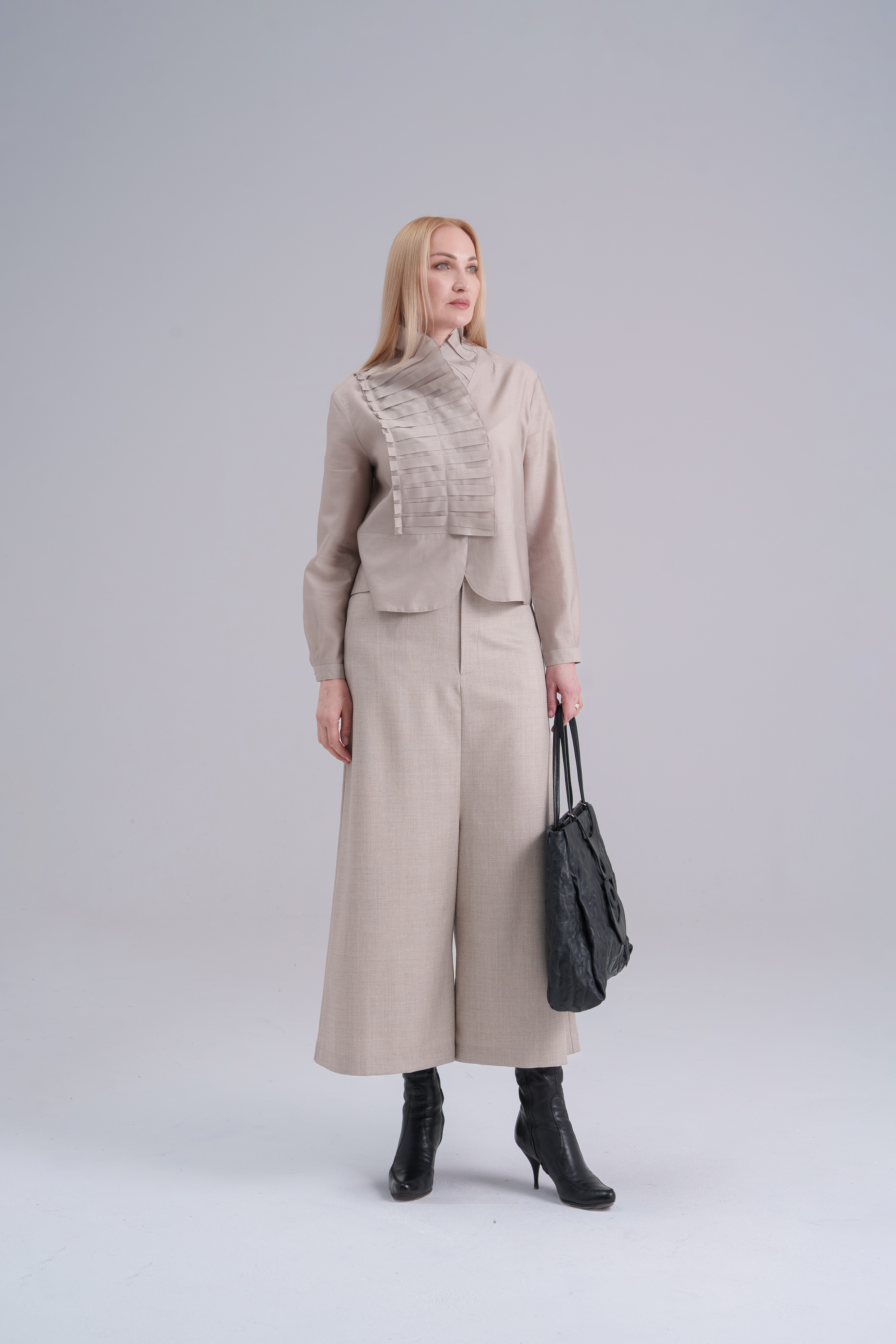 картинка Брюки с заниженным шаговым швом из шерсти от магазина Одежда+